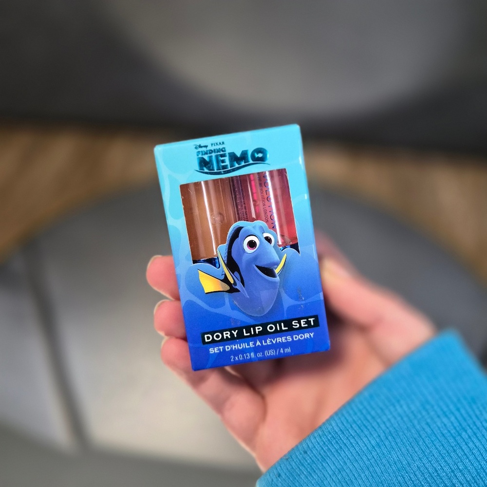Makeup Revolution Beauty Finding Nemo Pixar Dory Lip Oil Set Collab